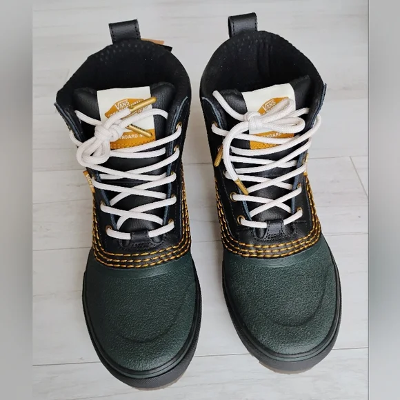 VANS NEW Standard Mid Snow MTE Boots - Picture 5 of 13